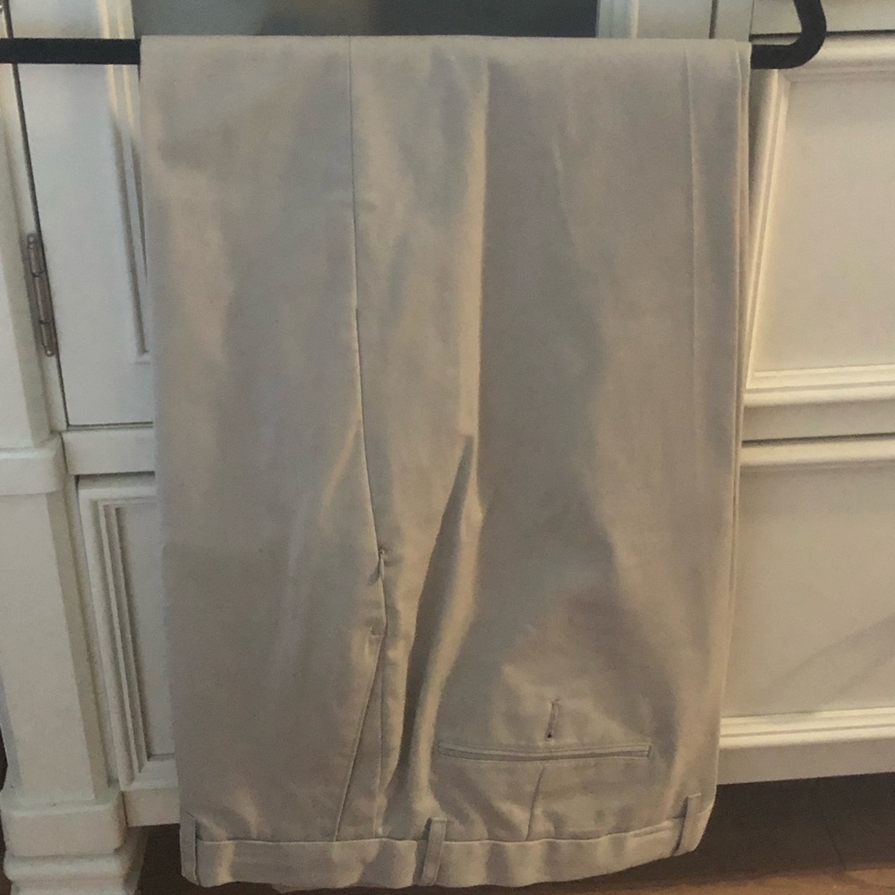 Used men dockers, looks like new very well taken care of, only used twice.